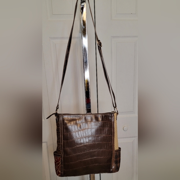 #561-Relic- Colorful Patchwork Crossbody Bag In Reds and Browns - Picture 11 of 12